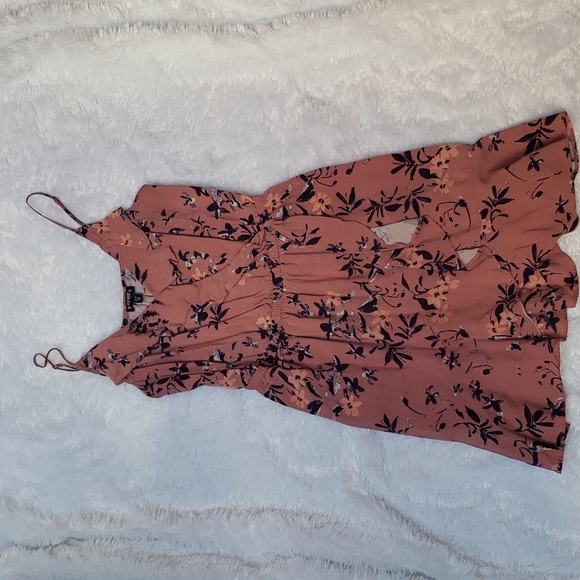 Express Dress - Picture 3 of 4